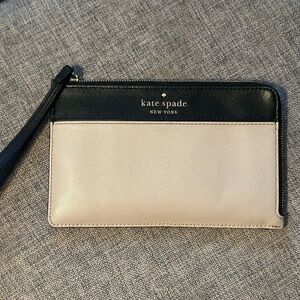 Kate Spade ♠️ Lucy Saffiano Leather Medium L-Zip Wristlet